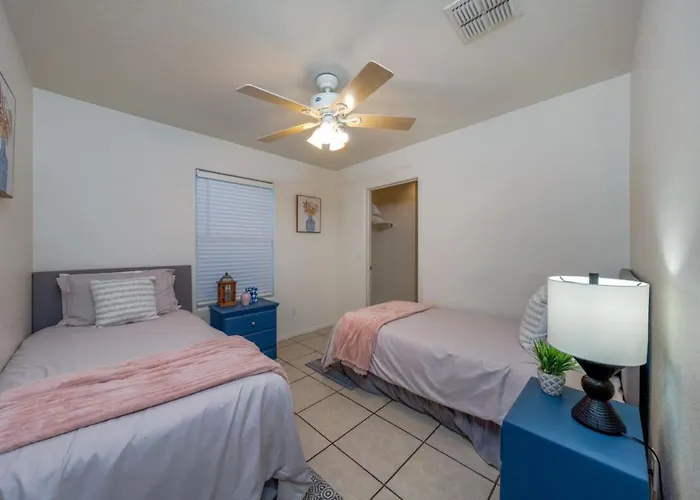 Kino, Sleeps 8, 4 Bedroom 2 Ba, Garage, Fenced Holiday home Tucson