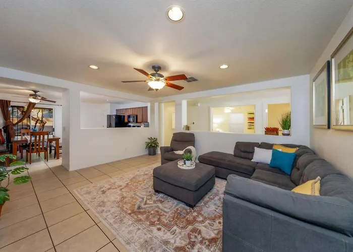 Holiday home Kino, Sleeps 8, 4 Bedroom 2 Ba, Garage, Fenced Tucson