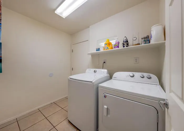 Holiday home Kino, Sleeps 8, 4 Bedroom 2 Ba, Garage, Fenced