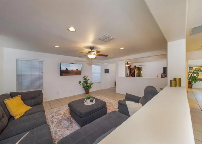 Holiday home Kino, Sleeps 8, 4 Bedroom 2 Ba, Garage, Fenced