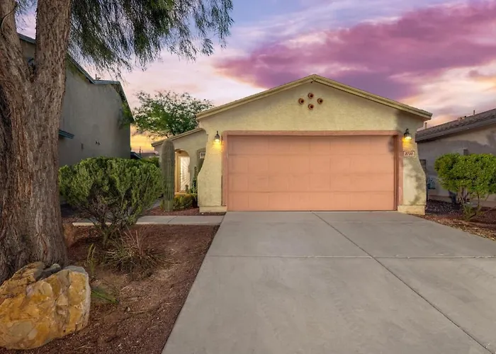 Kino, Sleeps 8, 4 Bedroom 2 Ba, Garage, Fenced Holiday home Tucson