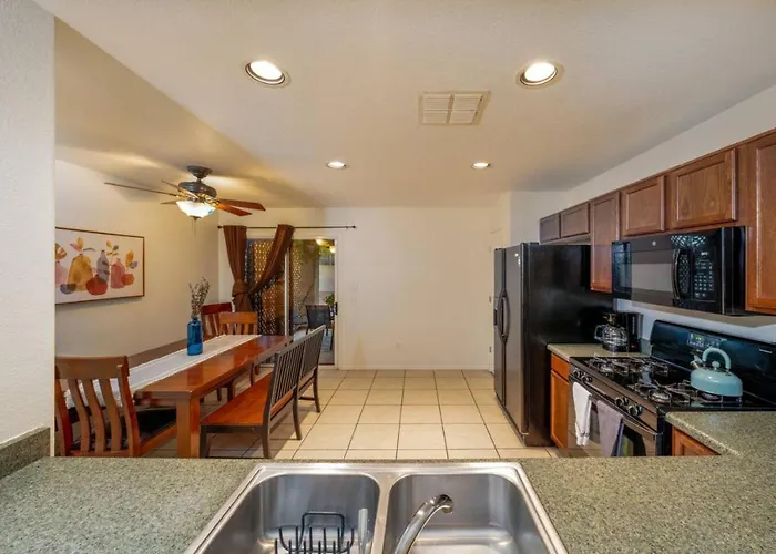 Kino, Sleeps 8, 4 Bedroom 2 Ba, Garage, Fenced