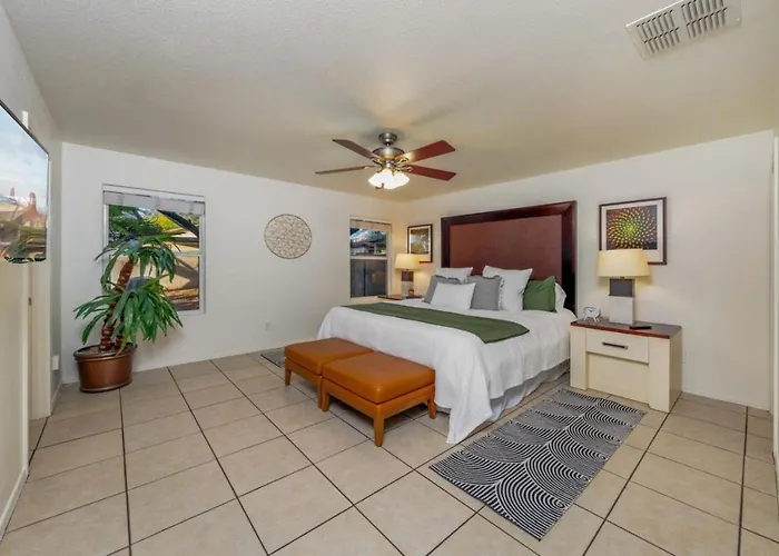 Kino, Sleeps 8, 4 Bedroom 2 Ba, Garage, Fenced *