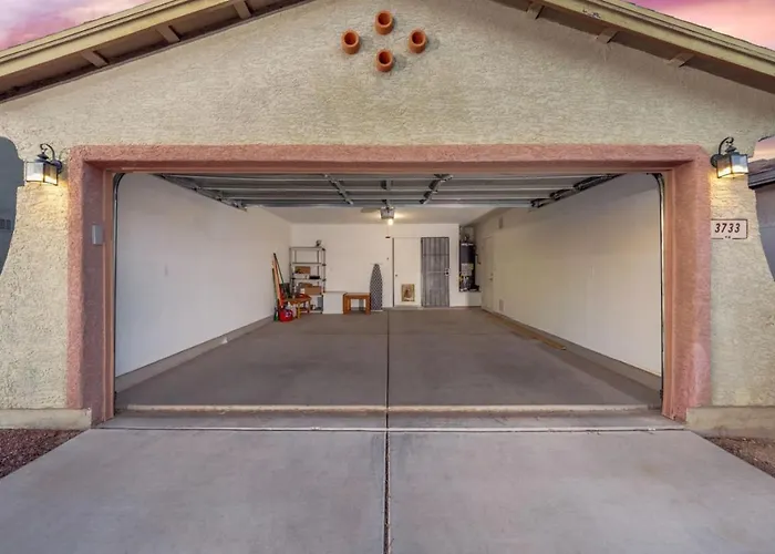 Kino, Sleeps 8, 4 Bedroom 2 Ba, Garage, Fenced *
